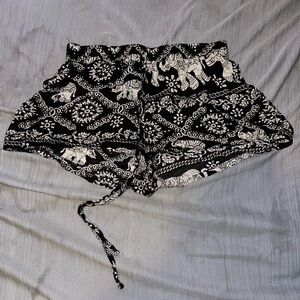 Brand: Unknown | Size: Medium | Color: Black and White with Elephants and Floral